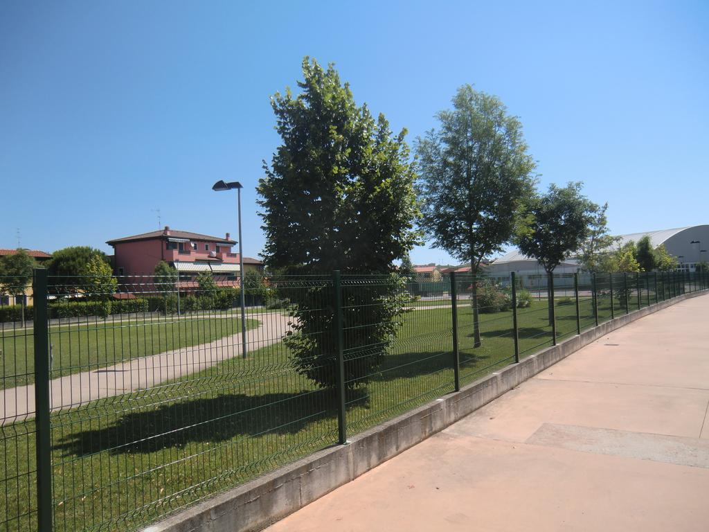 Residence Villaggio Dei Fiori Con Piscina E Posto Spiaggia Incluso Каорле Номер фото
