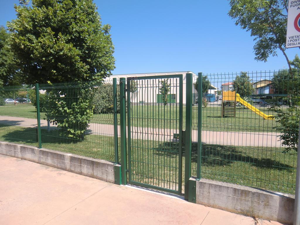 Residence Villaggio Dei Fiori Con Piscina E Posto Spiaggia Incluso Каорле Номер фото