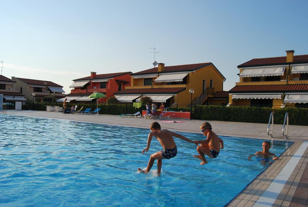 Residence Villaggio Dei Fiori Con Piscina E Posto Spiaggia Incluso Каорле Номер фото