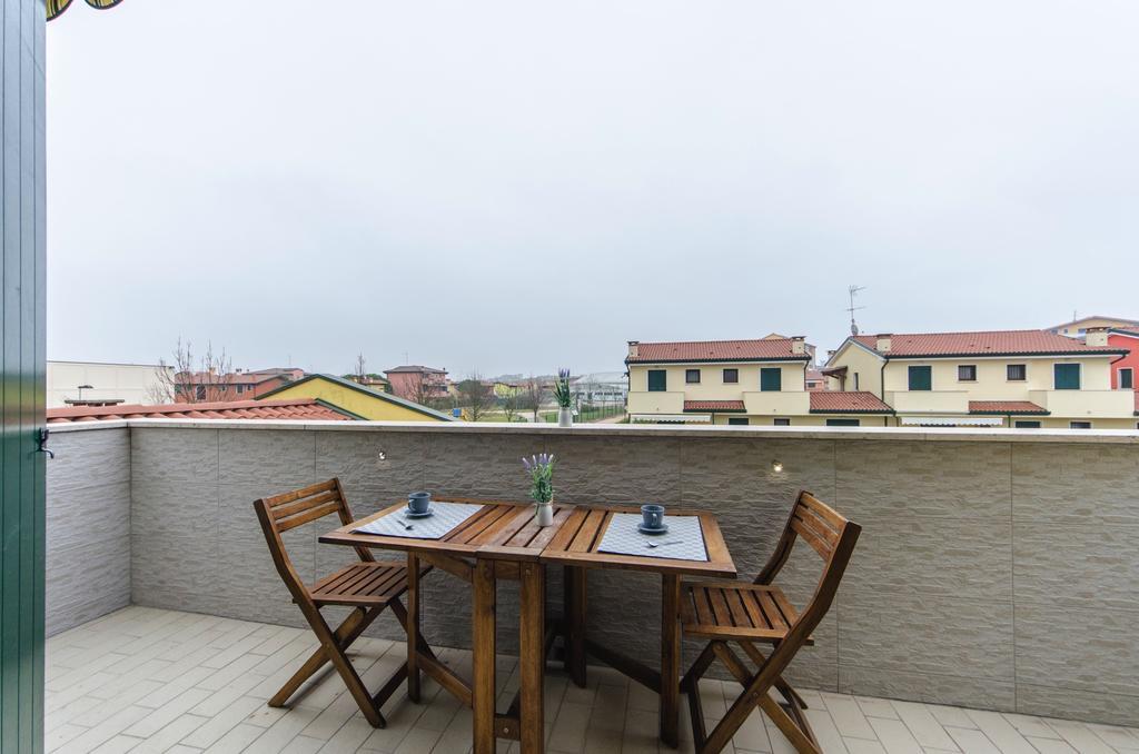 Residence Villaggio Dei Fiori Con Piscina E Posto Spiaggia Incluso Каорле Номер фото