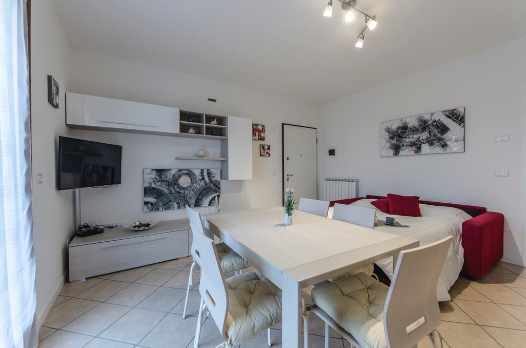 Residence Villaggio Dei Fiori Con Piscina E Posto Spiaggia Incluso Каорле Номер фото